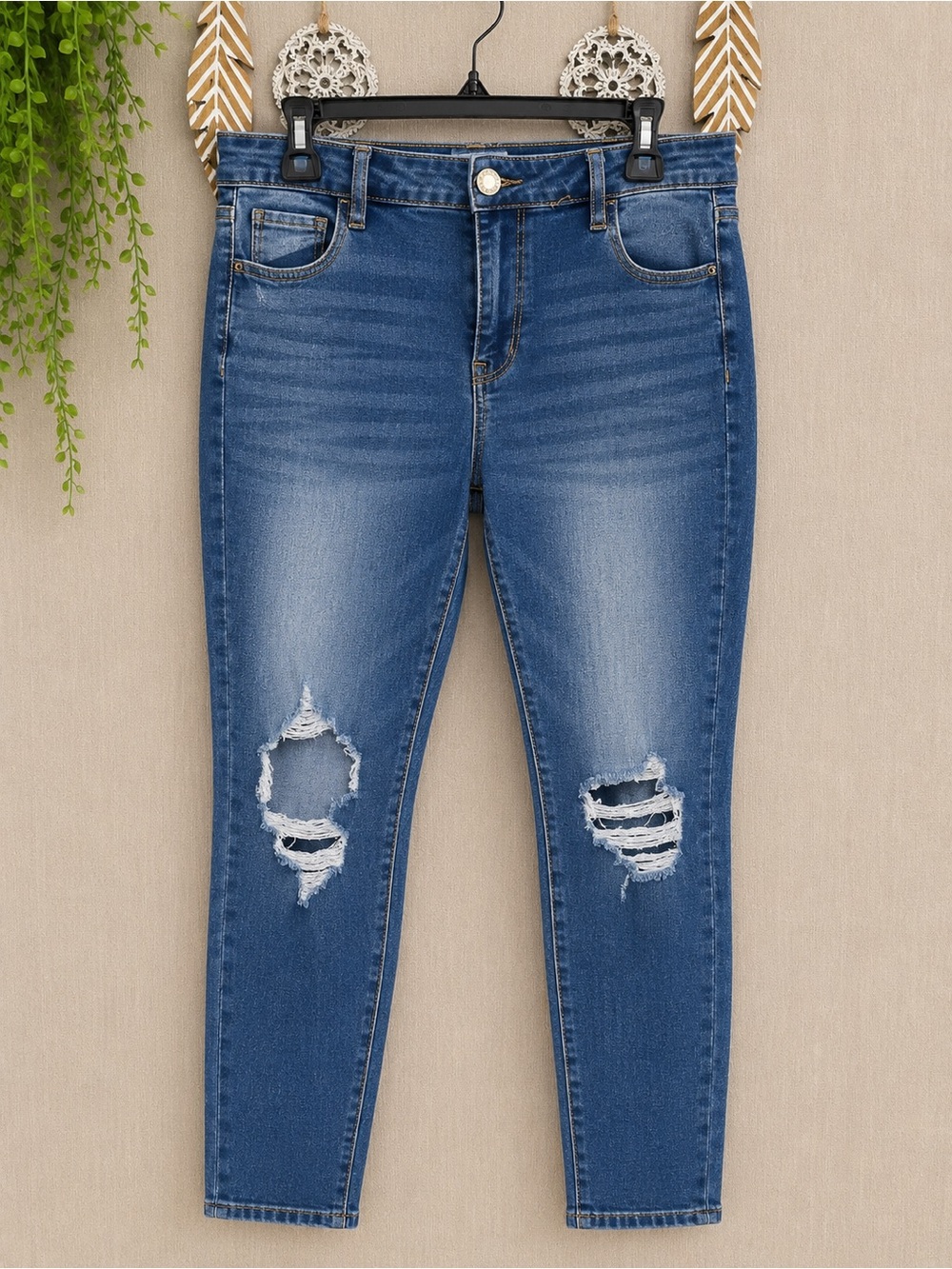 American Eagle Outfitters Women's Ripped Medium Blue Skinny Jeans